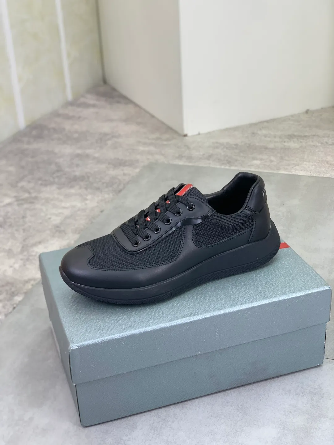 Men's men's shoes💰P600💰【New style】Top quality, classic popular models on the official website, timeless for a century,🆘 The trendy brand (Prada) mainly promotes popular models, avant-garde and versatile fashionable men's shoes, private version molding, cowhide surface splicing 1:1 oil edge processing... fashionable and simple, original imported cowhide interior cowhide feet; the atmosphere and personality are more fashionable, eye-catching and pursuing class. It will subvert old ideas and be a must-have for fashionistas who want to spend time with you! Must keep it! High-end comfort, high-end quality workmanship. Size: 38-44 4️⃣ colors available. full package